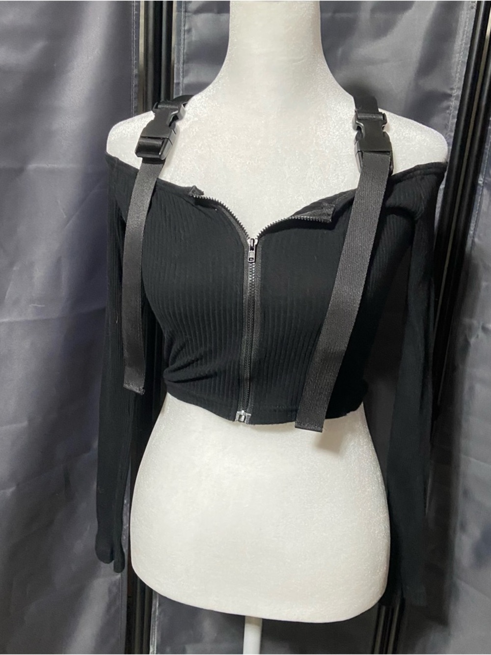 Hot Topic Black Buckle Strap Cold Shoulder Long Sleeve Crop Top Shirt Ribbed S